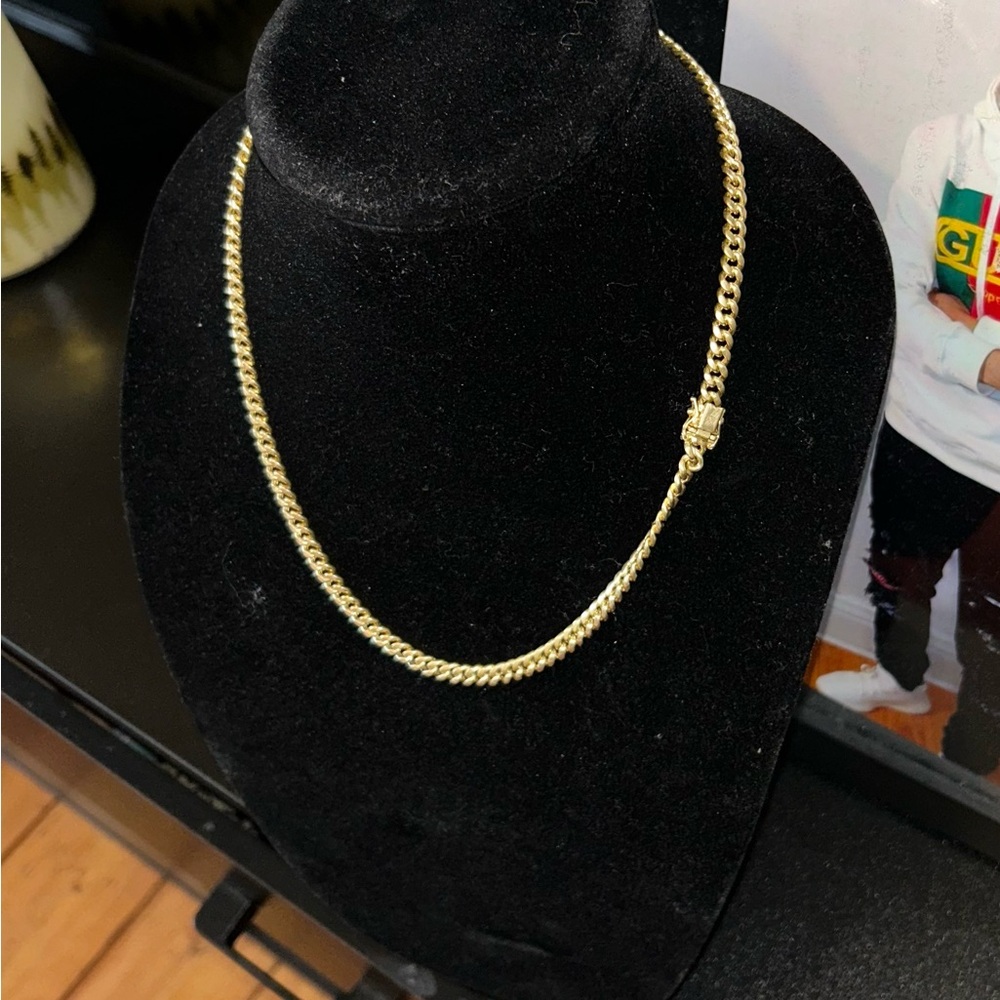 Stylish Gold Chain Necklace